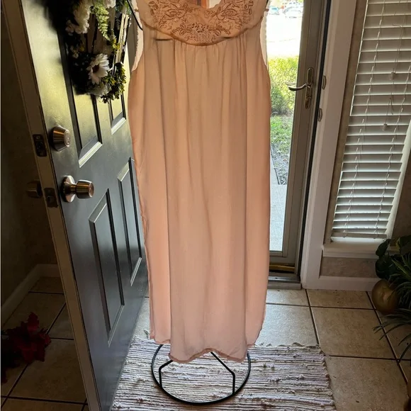NOS Vintage 100% Silk Peach Embroidered Gown sz 42 NWT AS IS